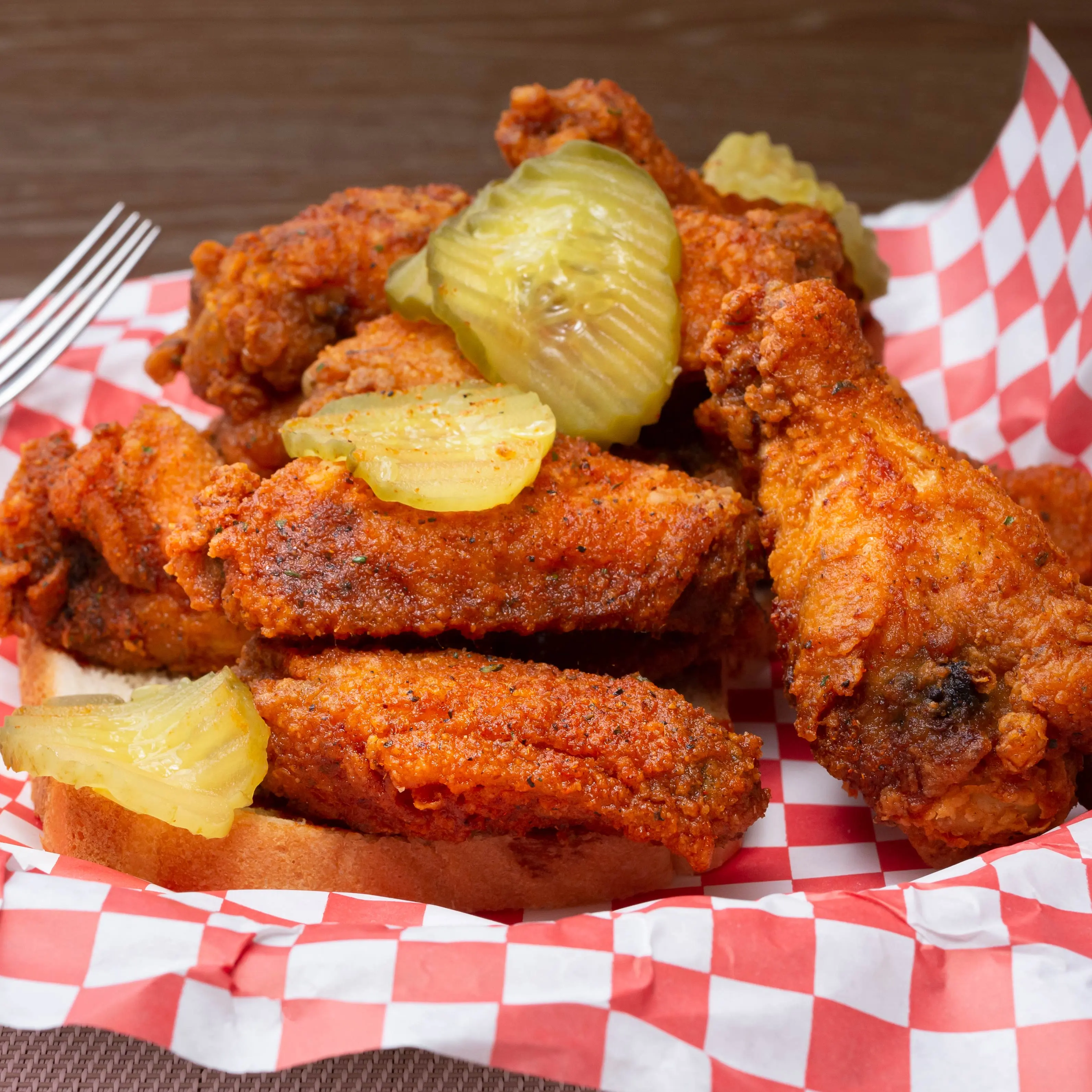 Guests tasting fried chicken on our Food Tour in Nashville